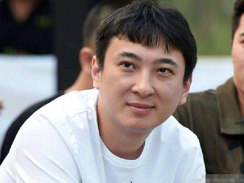 娱乐圈吃瓜男导演是谁,那位热衷吃瓜的神秘男导演身份大起底