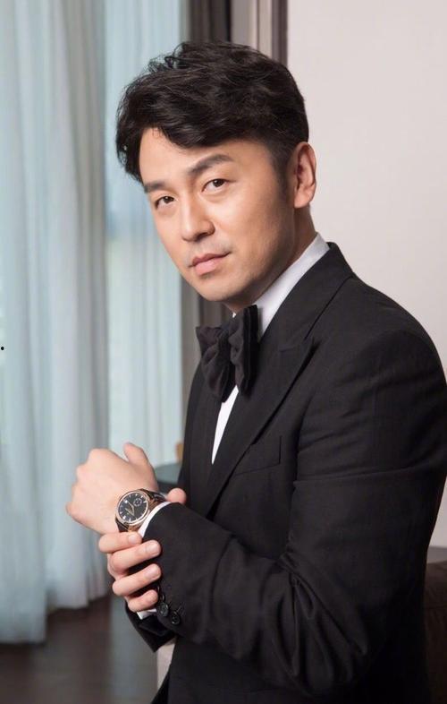 娱乐圈吃瓜男导演是谁,那位热衷吃瓜的神秘男导演身份大起底